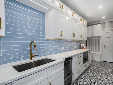 Tiny photo for 73 E Elm Street #4B, Chicago, IL 60611 (MLS # 12617520)