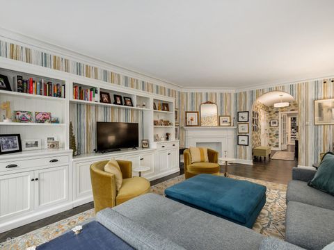 Tiny photo for 73 E Elm Street #4B, Chicago, IL 60611 (MLS # 12617520)