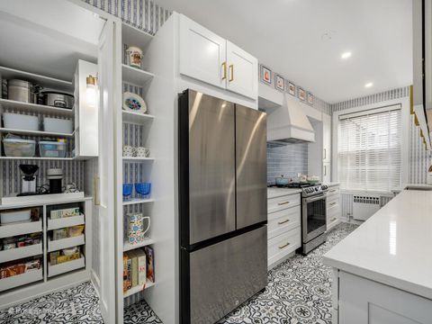 Tiny photo for 73 E Elm Street #4B, Chicago, IL 60611 (MLS # 12617520)