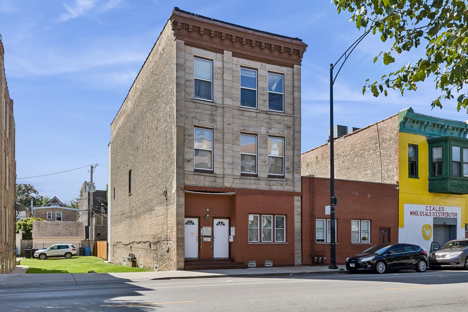 2135 W Armitage Avenue