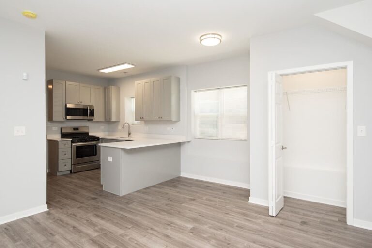 1813 W Cermak Road