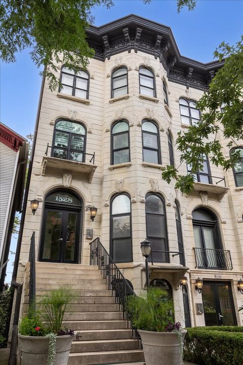 Photo of 1528 W MONROE Street #200, Chicago, IL 60607 (MLS # 12494415)