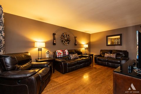 Tiny photo for 5831 S Meade Avenue, Chicago, IL 60638 (MLS # 12579635)