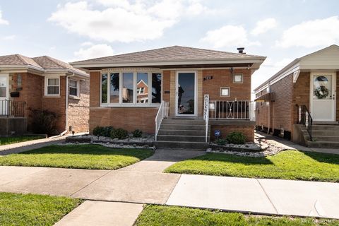 5831 S Meade Avenue Chicago IL 60638