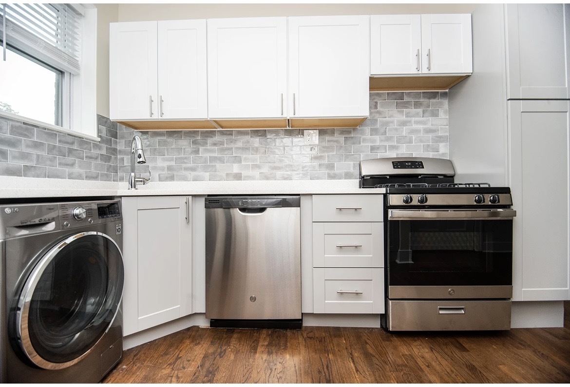 3815 N Greenview Avenue 1W