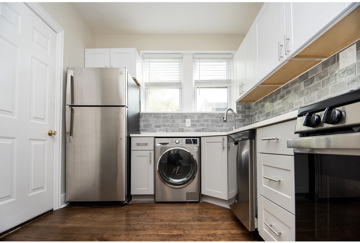 3815 N Greenview Avenue 1W