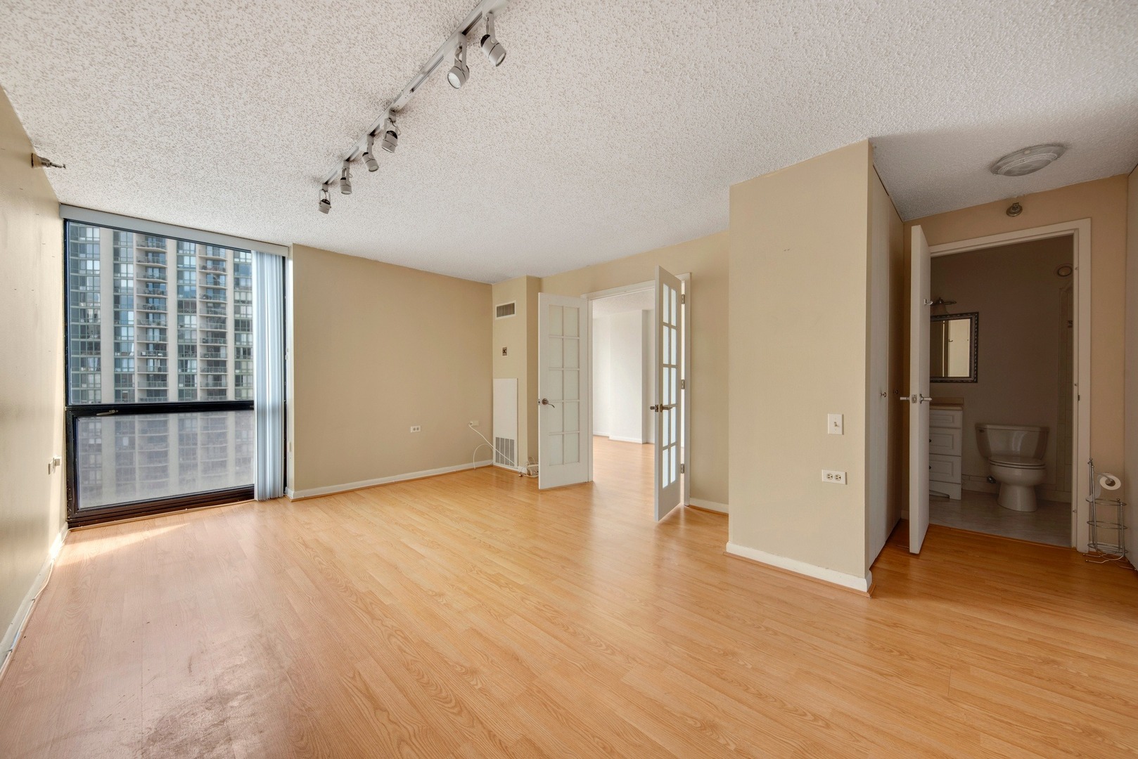 1122 N CLARK Street 2109