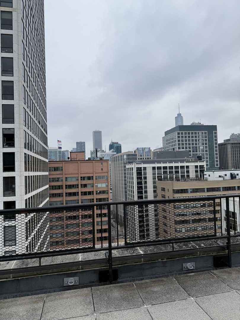 253 E DELAWARE Place 6E