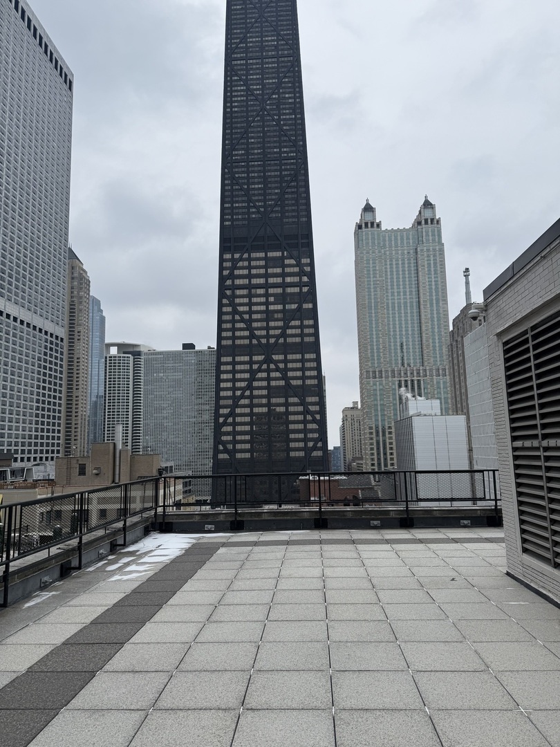 253 E DELAWARE Place 6E