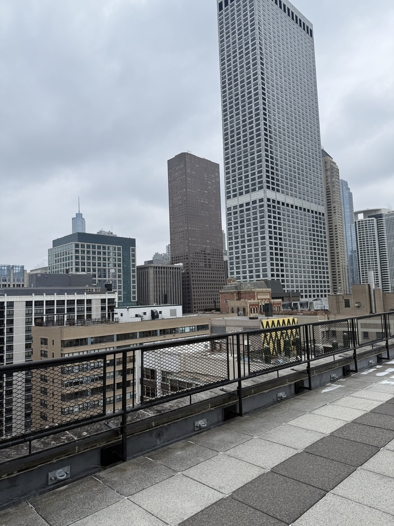 253 E DELAWARE Place 6E