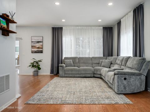 Tiny photo for 1818 KELBERG Avenue, Hoffman Estates, IL 60192 (MLS # 12527863)