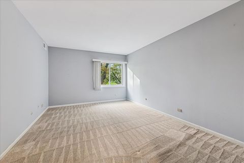 Tiny photo for 1400 N Yarmouth Place #113, Mount Prospect, IL 60056 (MLS # 12496023)