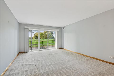 Tiny photo for 1400 N Yarmouth Place #113, Mount Prospect, IL 60056 (MLS # 12496023)