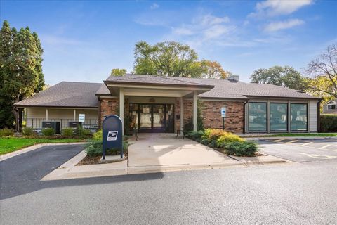 Tiny photo for 1400 N Yarmouth Place #113, Mount Prospect, IL 60056 (MLS # 12496023)