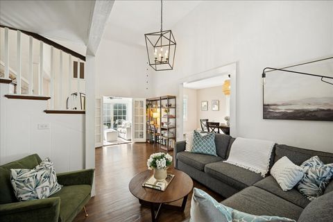 Tiny photo for 901 E Glenwood Road, Glenview, IL 60025 (MLS # 12496631)