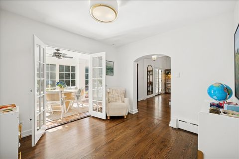 Tiny photo for 901 E Glenwood Road, Glenview, IL 60025 (MLS # 12496631)