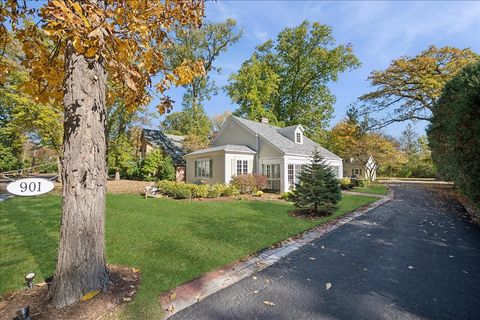 Photo of 901 E Glenwood Road, Glenview, IL 60025 (MLS # 12496631) Photo of 901 E Glenwood Road, Glenview, IL 60025 (MLS # 12496631)