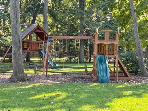 Tiny photo for 901 E Glenwood Road, Glenview, IL 60025 (MLS # 12496631)