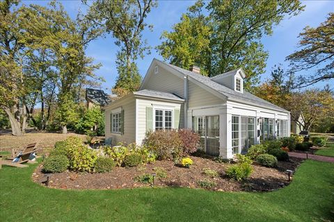 Tiny photo for 901 E Glenwood Road, Glenview, IL 60025 (MLS # 12496631)