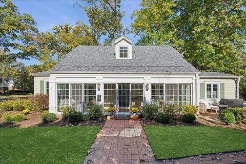 Tiny photo for 901 E Glenwood Road, Glenview, IL 60025 (MLS # 12496631)