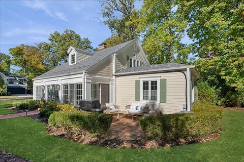 Tiny photo for 901 E Glenwood Road, Glenview, IL 60025 (MLS # 12496631)