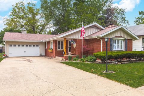 Photo of 306 W Bennett Street, Pontiac, IL 61764 (MLS # 12633108)