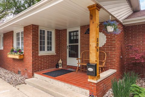 Tiny photo for 306 W Bennett Street, Pontiac, IL 61764 (MLS # 12633108)