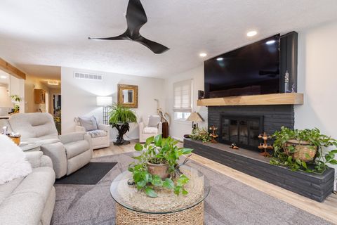 Tiny photo for 306 W Bennett Street, Pontiac, IL 61764 (MLS # 12633108)