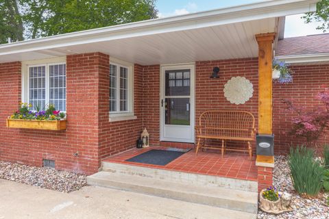 Tiny photo for 306 W Bennett Street, Pontiac, IL 61764 (MLS # 12633108)