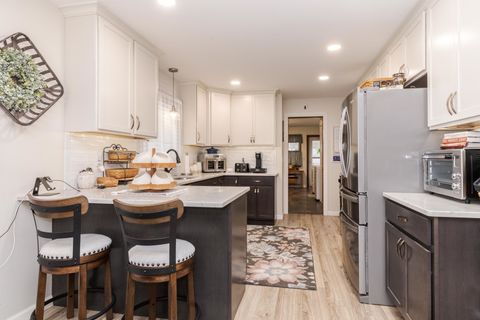 Tiny photo for 306 W Bennett Street, Pontiac, IL 61764 (MLS # 12633108)