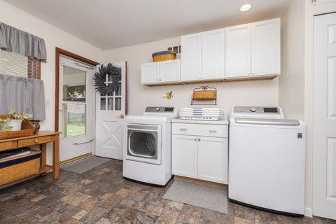 Tiny photo for 306 W Bennett Street, Pontiac, IL 61764 (MLS # 12633108)