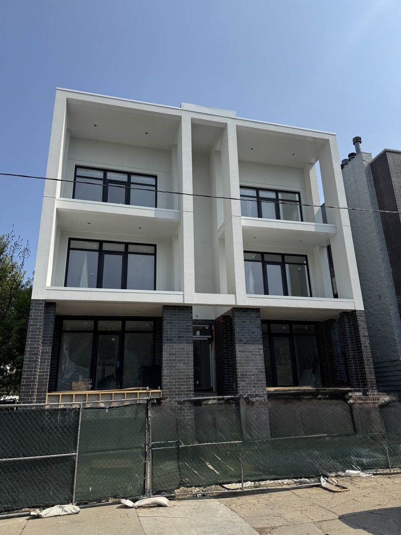 2456 W Cortez Street 2E