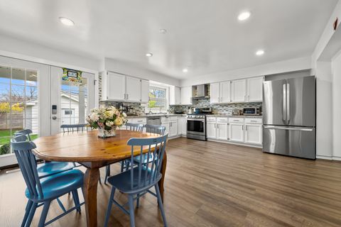 Tiny photo for 33 S June Terrace, Lake Forest, IL 60045 (MLS # 12610690)