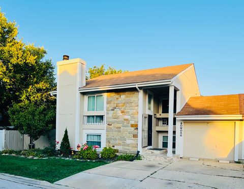 Tiny photo for 30W056 Mulberry Court #056, Warrenville, IL 60555 (MLS # 12514432)