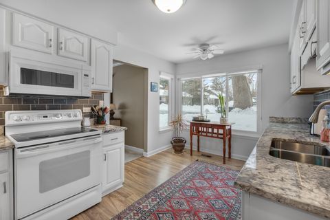 Tiny photo for 563 Woodview Road #D, Lake Barrington, IL 60010 (MLS # 12530664)