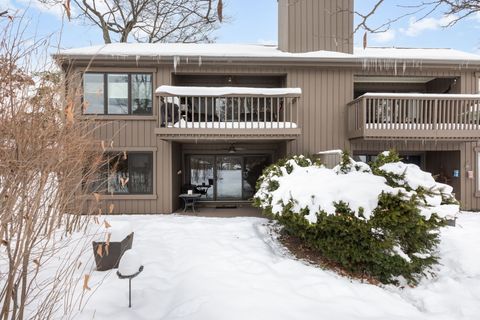 Tiny photo for 563 Woodview Road #D, Lake Barrington, IL 60010 (MLS # 12530664)
