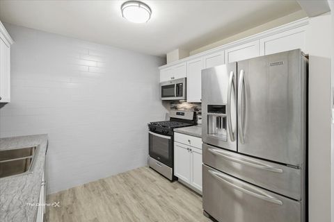 Tiny photo for 144 E Bailey Road #L, Naperville, IL 60565 (MLS # 12502754)