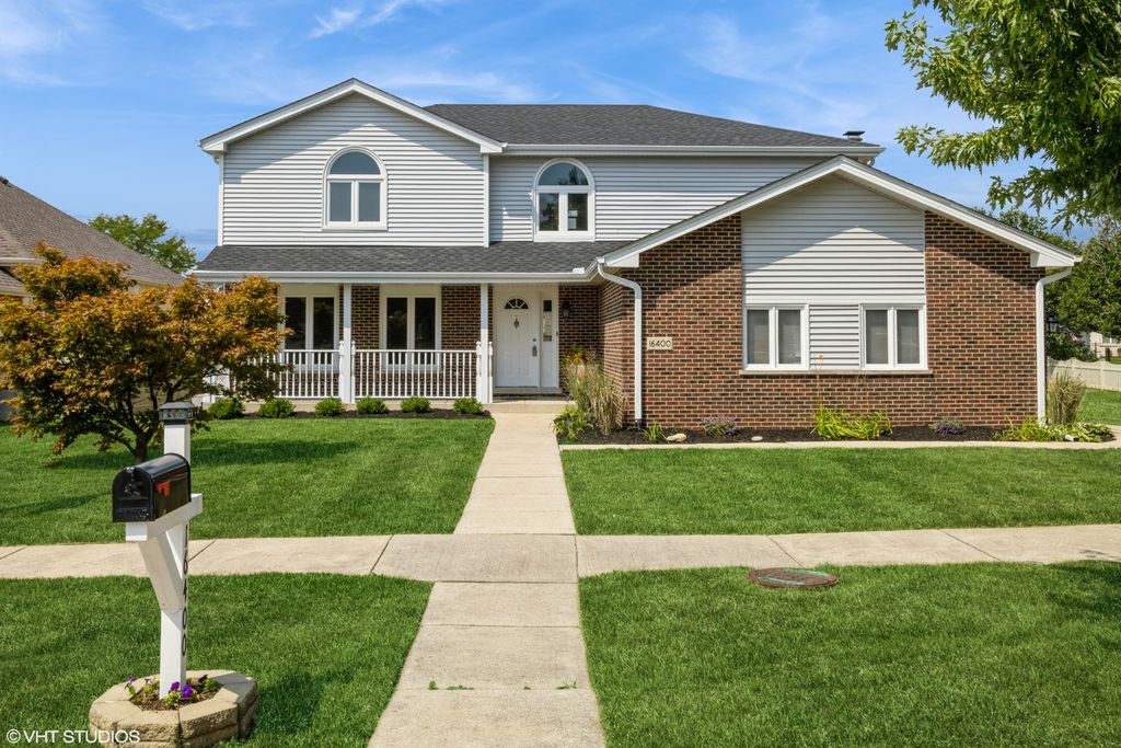 Photo for 16400 Lee Avenue, Orland Park, IL 60467 (MLS # 12483451)