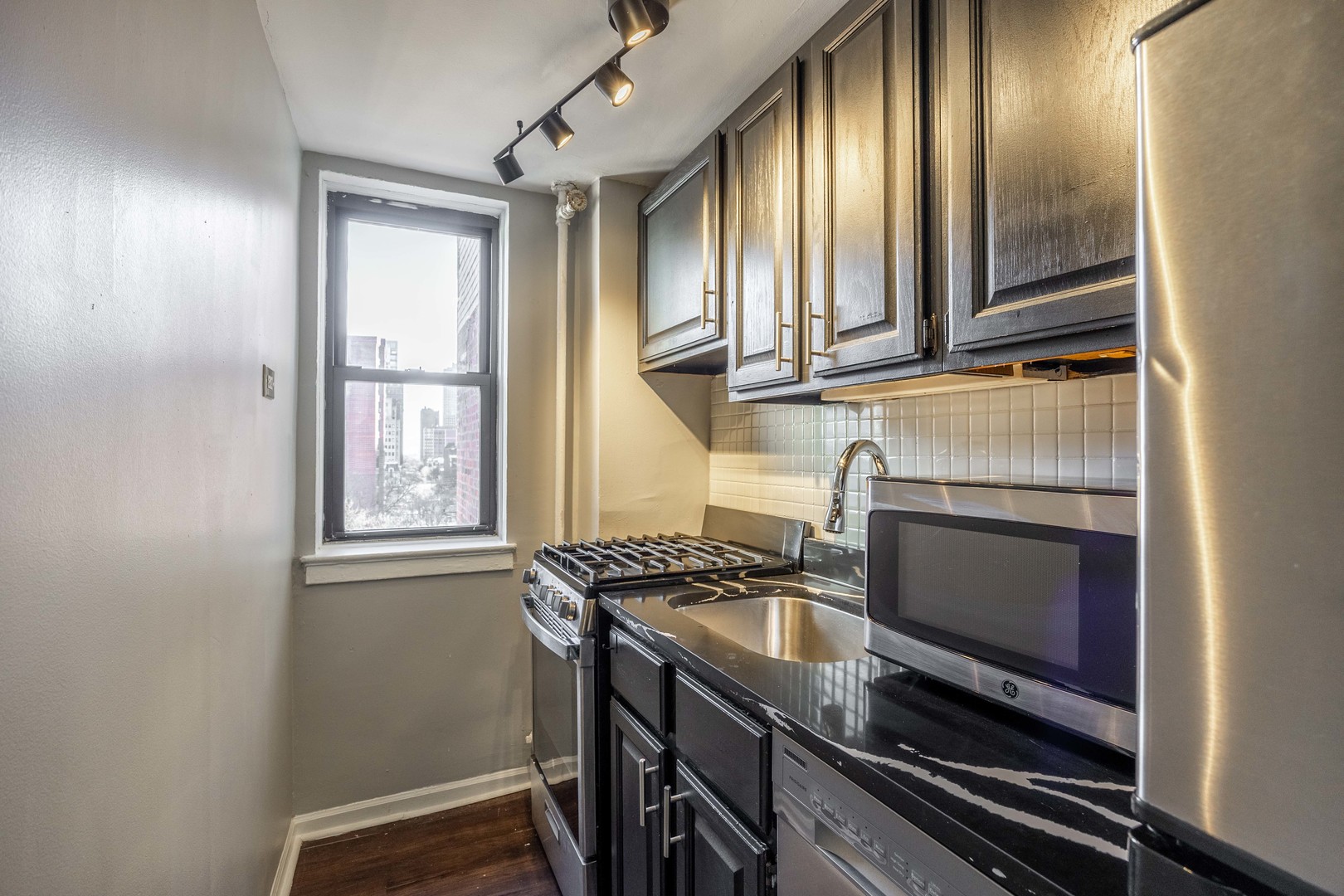 1140 N La Salle Drive 707