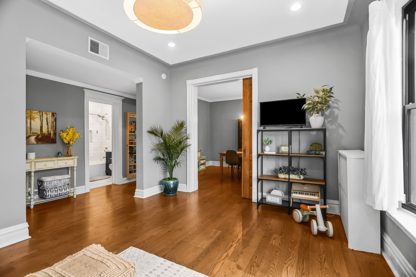 807 W NEWPORT Avenue 2