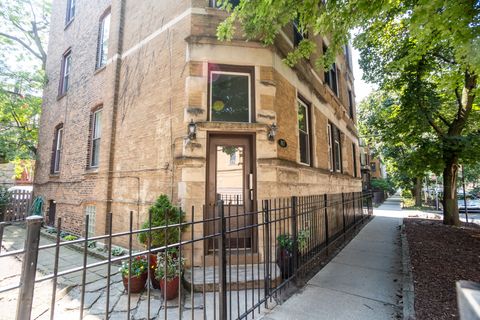 Photo of 807 W NEWPORT Avenue #2, Chicago, IL 60657 (MLS # 12613244)