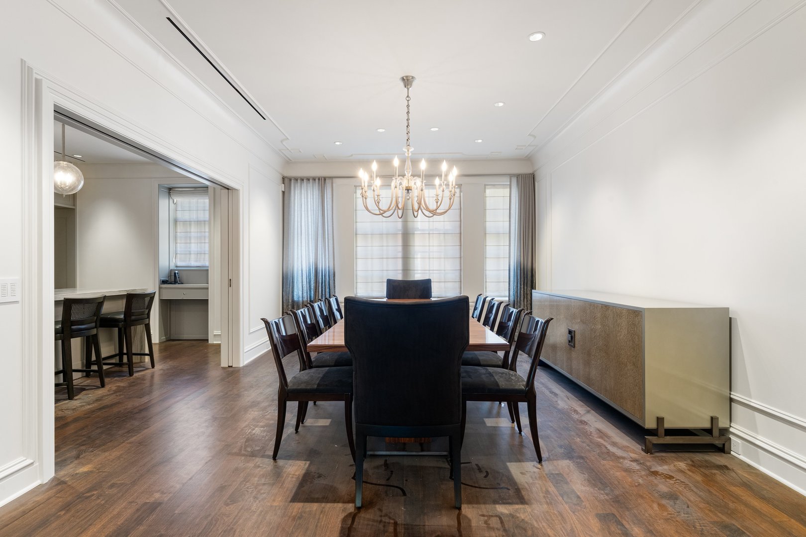 220 E Walton Place 4E