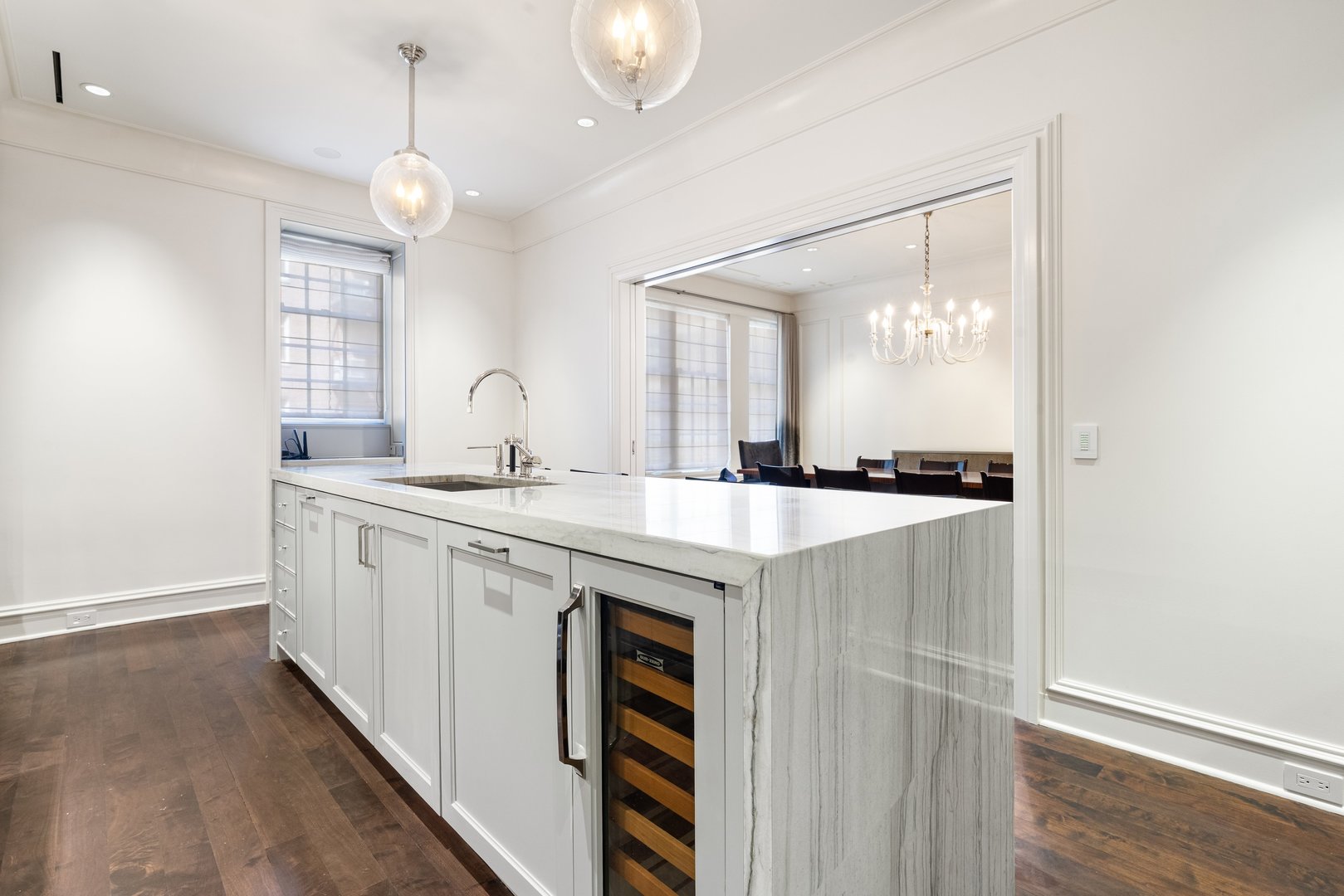 220 E Walton Place 4E