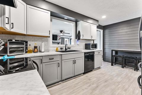 Tiny photo for 208 E 8th Street, Gridley, IL 61744 (MLS # 12494291)