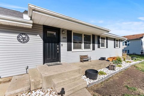 Tiny photo for 208 E 8th Street, Gridley, IL 61744 (MLS # 12494291)