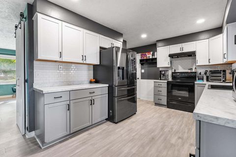 Tiny photo for 208 E 8th Street, Gridley, IL 61744 (MLS # 12494291)