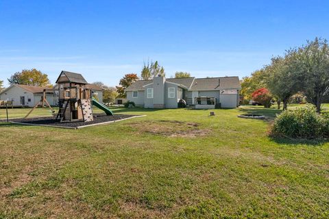 Tiny photo for 208 E 8th Street, Gridley, IL 61744 (MLS # 12494291)