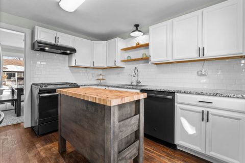 Tiny photo for 1025 Queen Anne Street, Woodstock, IL 60098 (MLS # 12595272)