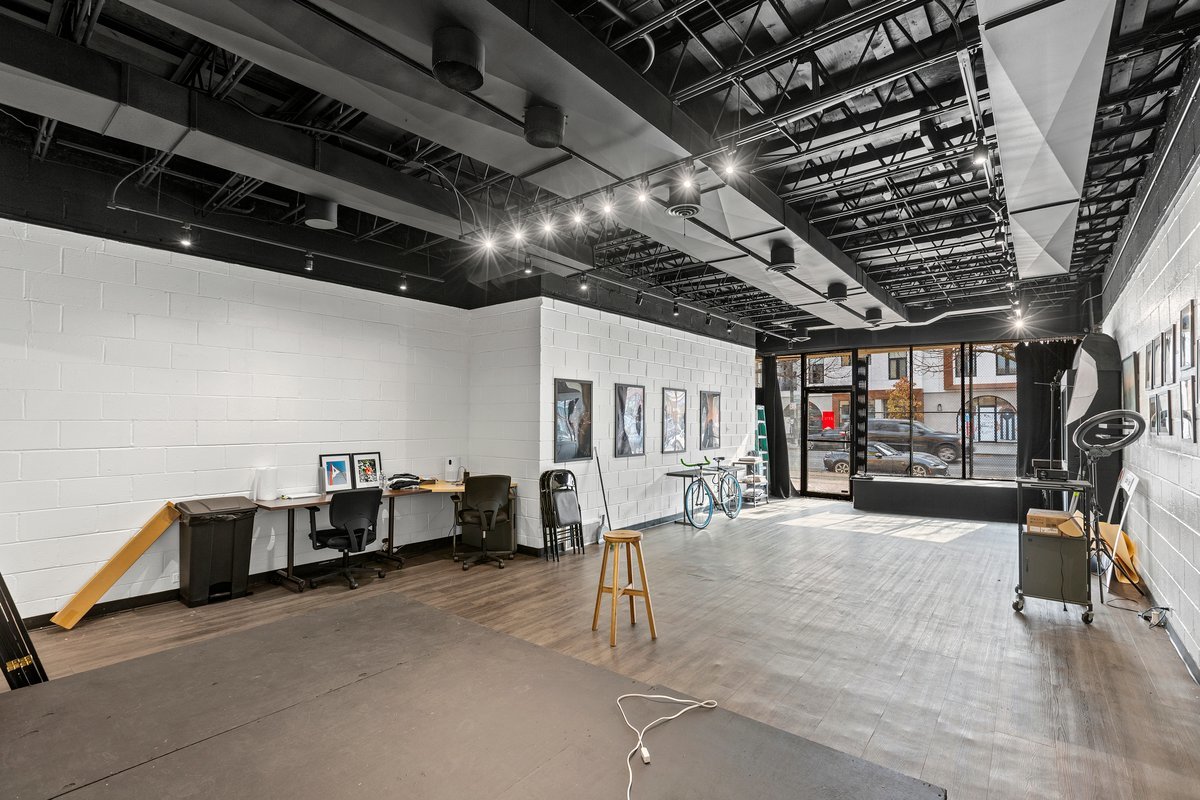 2712 W Division Street