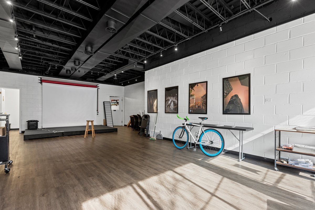 2712 W Division Street